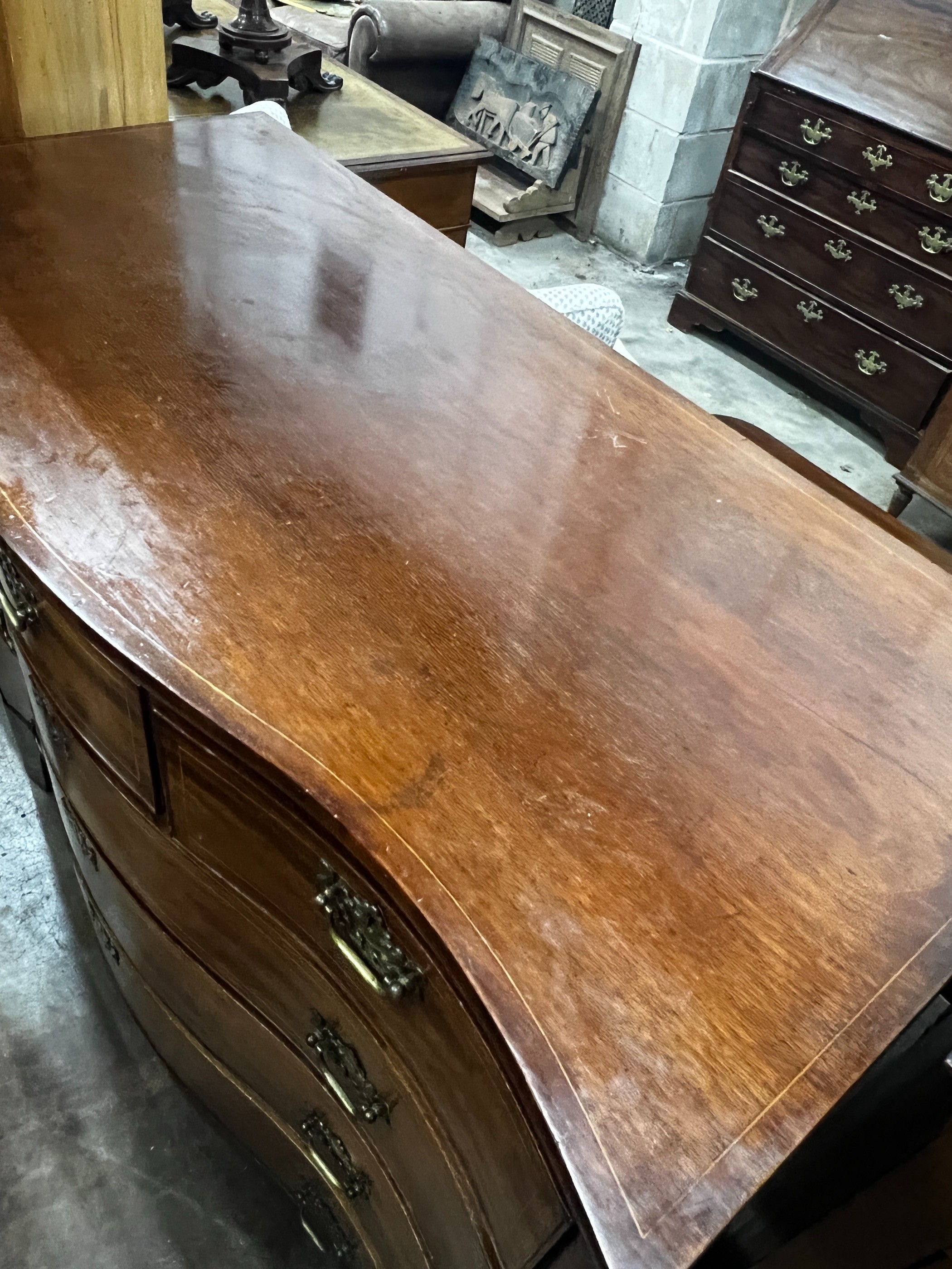 A George III serpentine mahogany chest of drawers, width 115cm, depth 55cm, height 104cm